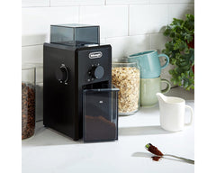 De'Longhi KG79 burr coffee grinder - product in use