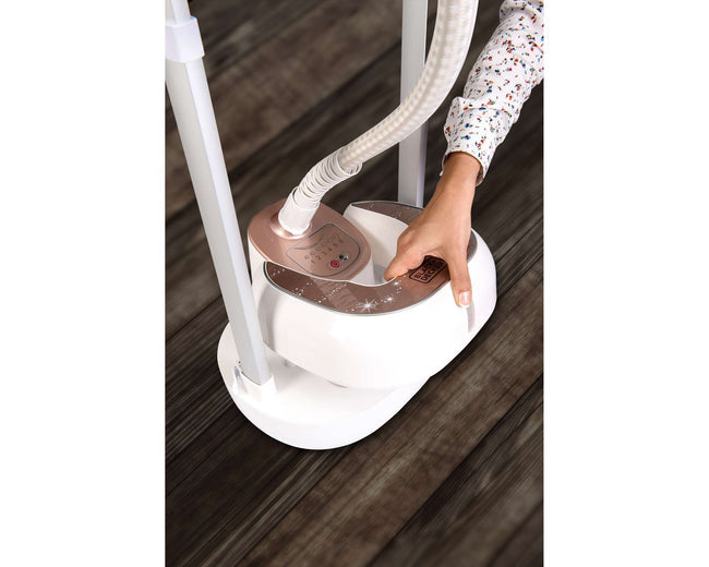 BLACK+DECKER GSTD2050-B5 garment steamer - digital control panel