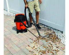 BLACK+DECKER WDBD10-B5 wet and dry vacuum - product in use
