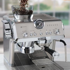 De'Longhi EC9555.M integrated conical burr grinder with 15 grind settings dispensing fresh coffee beans
