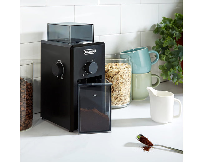 De'Longhi KG79 burr coffee grinder - product in use