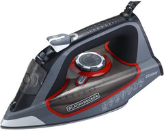 BLACK+DECKER X2050-B5 steam iron - product in use