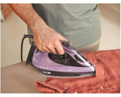 Braun TexStyle 9 SI9661VI steam iron - product in use