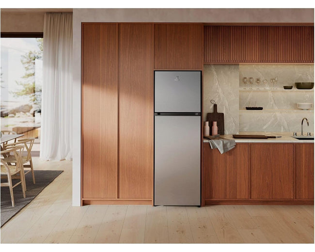 Electrolux ETM3400L-S Refrigerator – in a kitchen